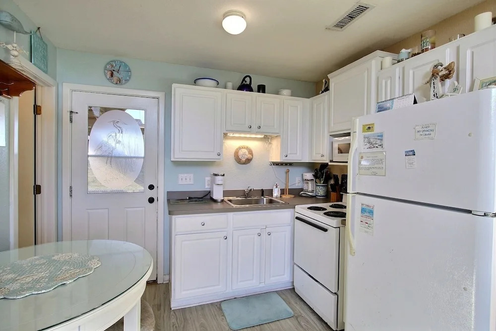 2 Cabana By The Sea Studio Bedroom Condo by RedAwning