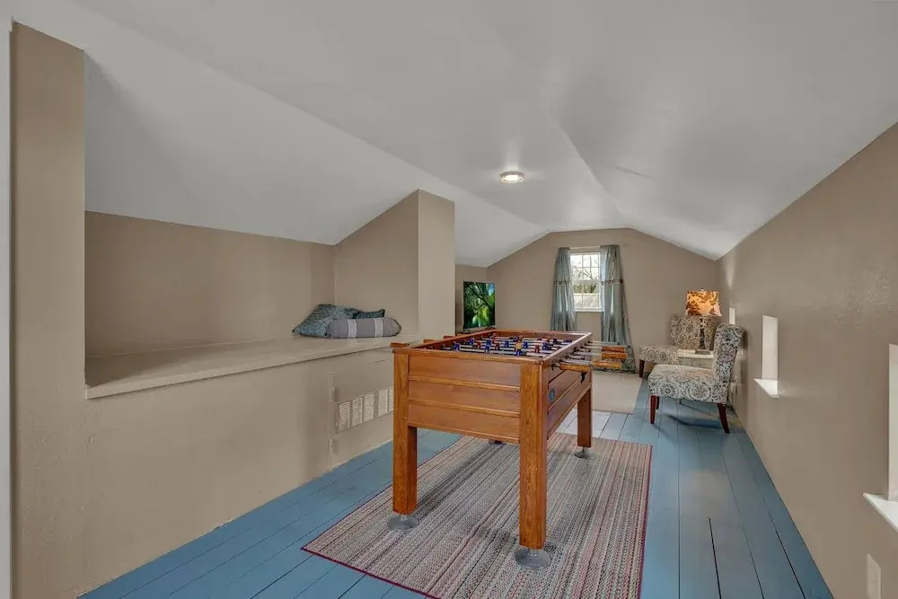 Charming Cottage-hot Tub and Grill-3 min to Main!