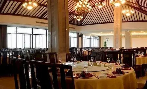 Luxiang Gucun Holiday Hotel