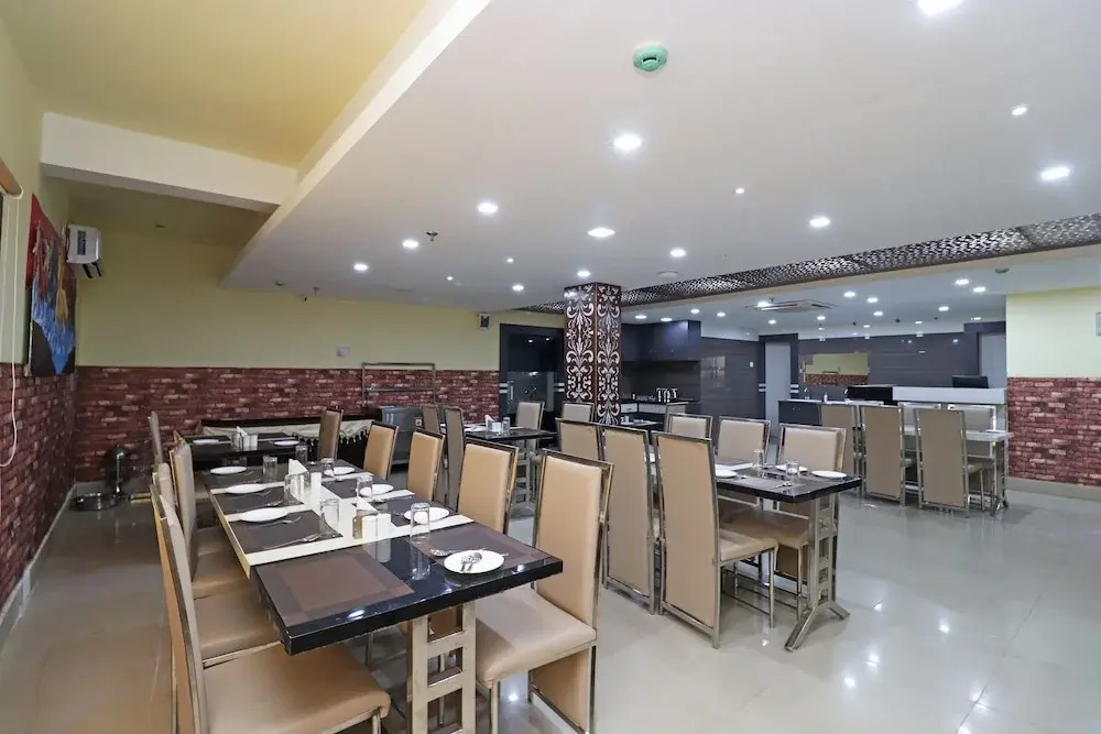 Capital O 30565 Pabitra Royal Regency