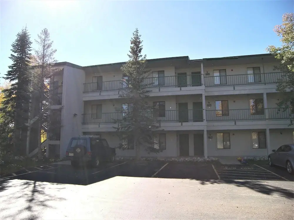 Saltlick 2 bed 2 bath 2 Br condo by RedAwning