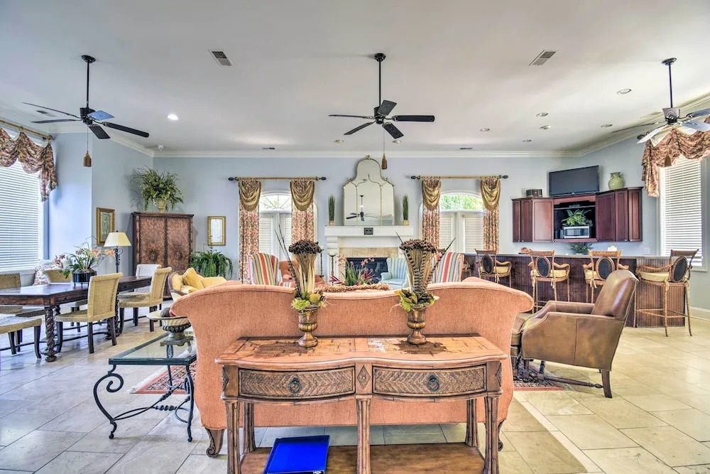 < 2 Mi to Beach: Savannah Shores Resort Condo!