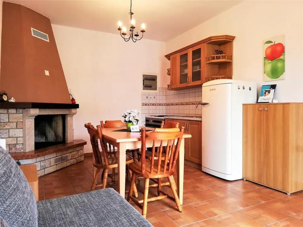 House With 4 Bedrooms in Bale, With Wonderful City View, Enclosed Garden and Wifi Near the Beach