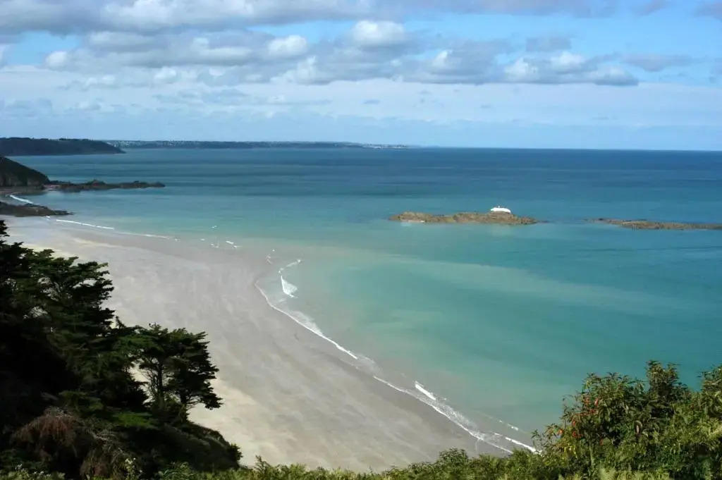 Superbe Maison 4 personnes entre le port et le centre, COUR PRIVATIVE, WiFi & Netflix gratuits