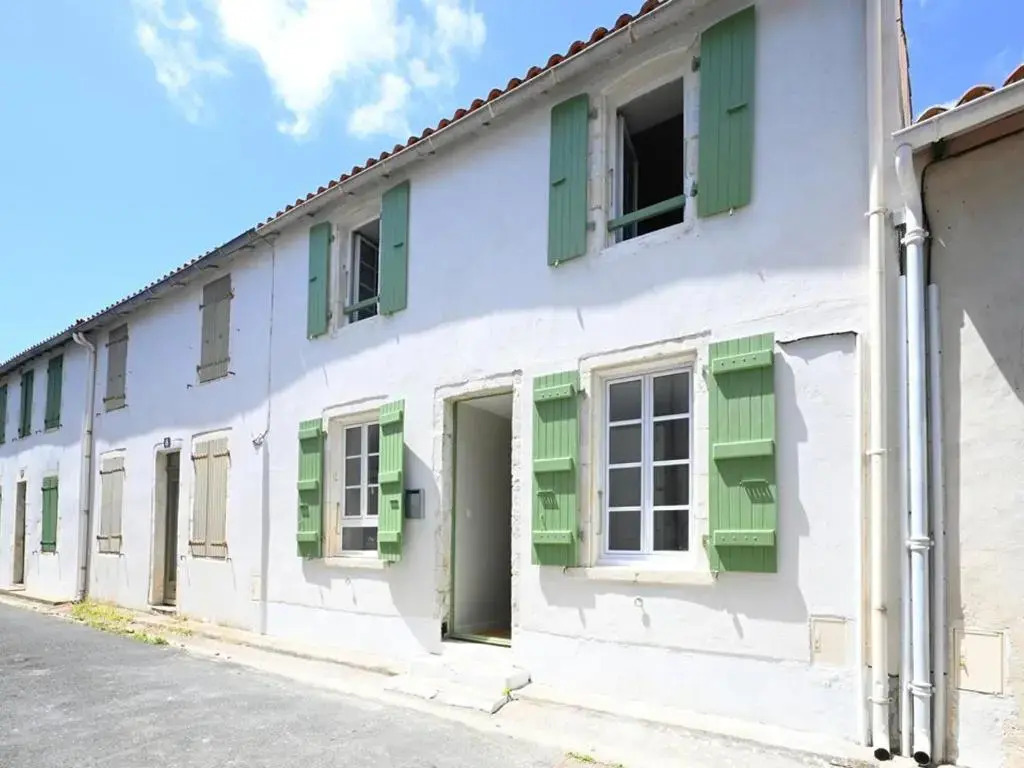 Maison Rénovée avec Jacuzzi et Cuisine d'Été au Centre du Village - FR-1-434-97
