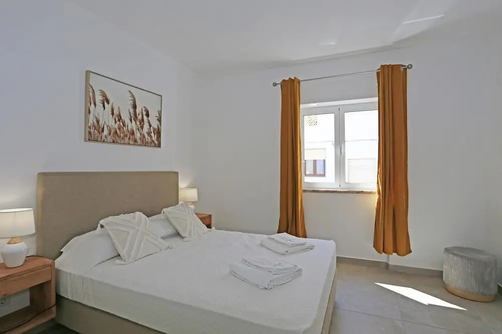B88 - Mendon a Street Apartment