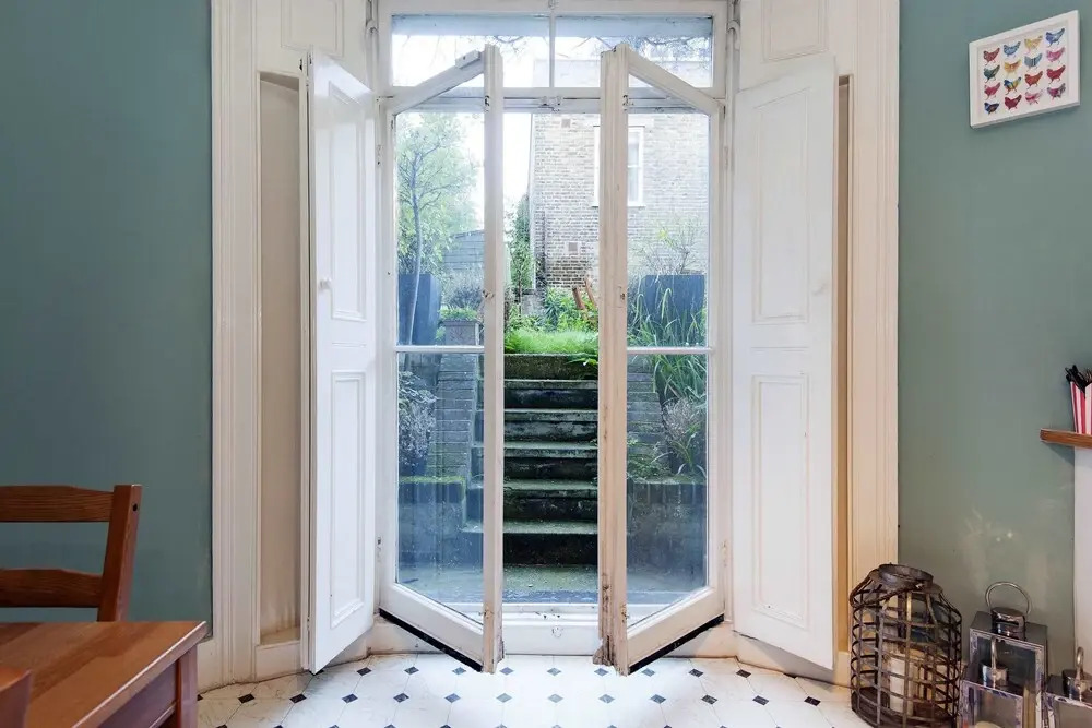 Bright Marloes Road Abode - CNRO