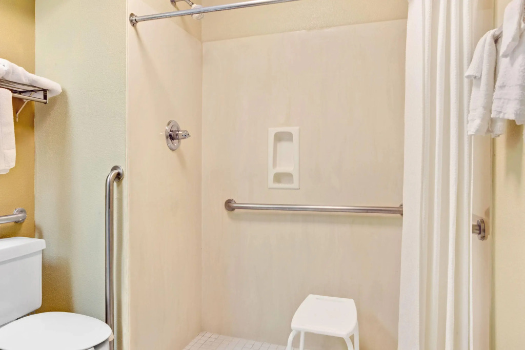 Days Inn & Suites by Wyndham Stockbridge South Atlanta