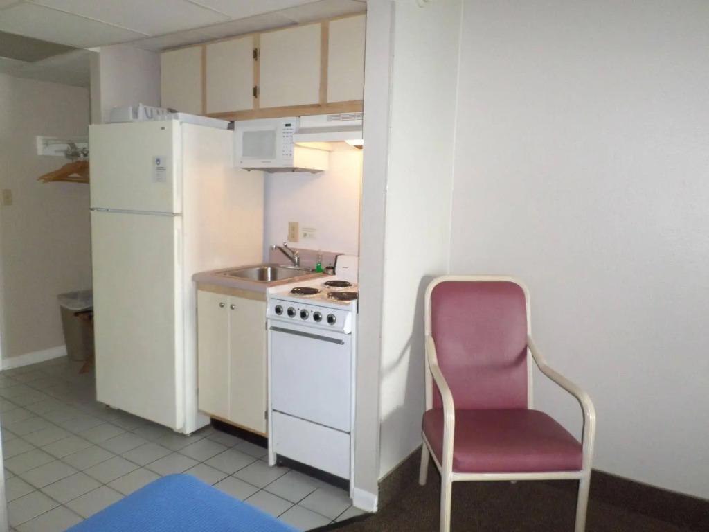 Tropical Seas Hotel