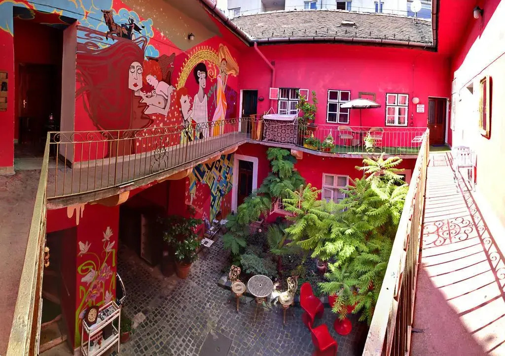 Santico Art Hotel and Hostel