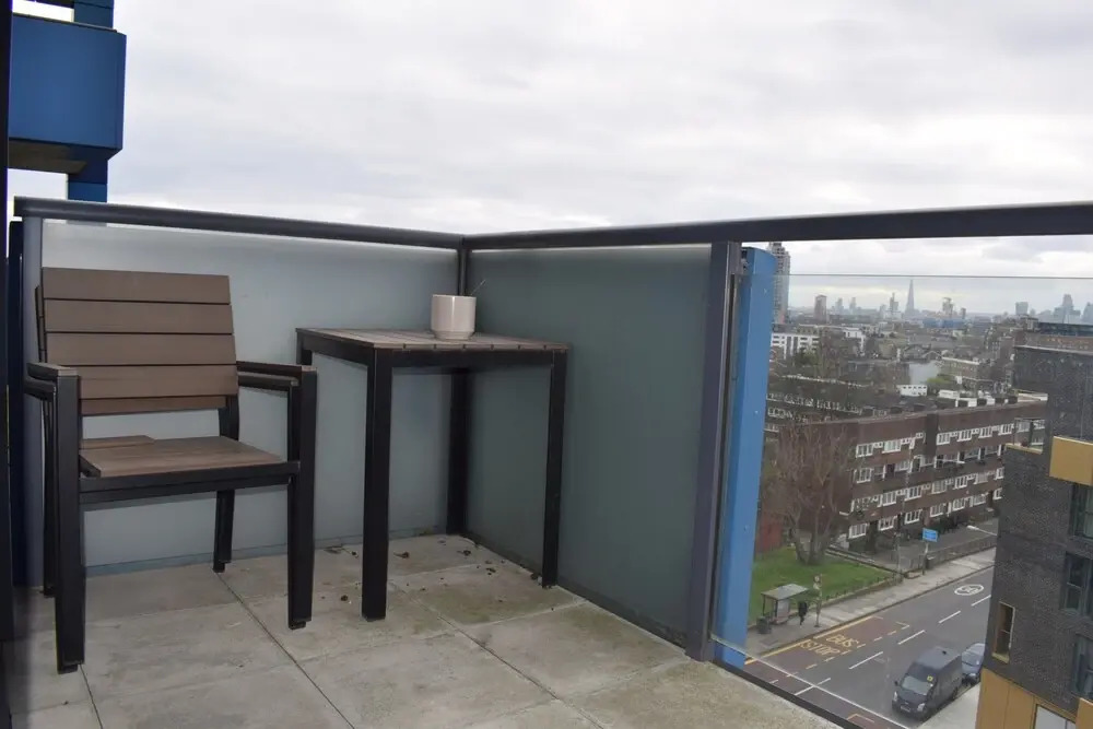 1 Bedroom Flat With a Balcony View of the Shard