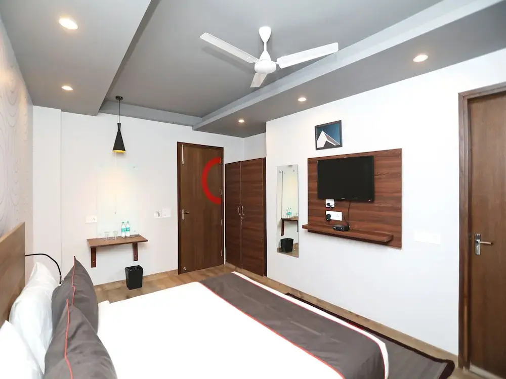 Collection O 218 Palam Vihar