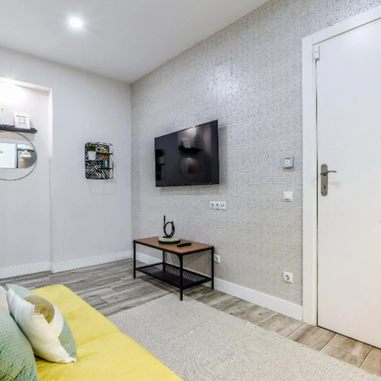 Retiro V in Madrid with 4 bedrooms and 2 bathrooms