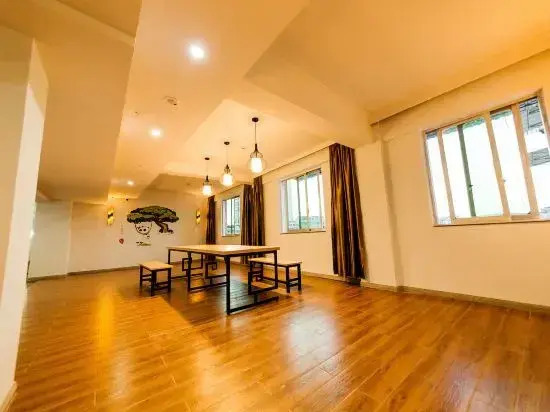 Zhufangzi Cinema Hotel (Anyue Beimenkou)