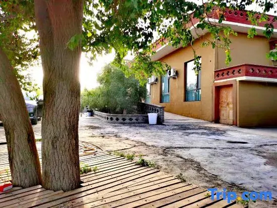 Ruoqilou Lanqi Tiao Homestay