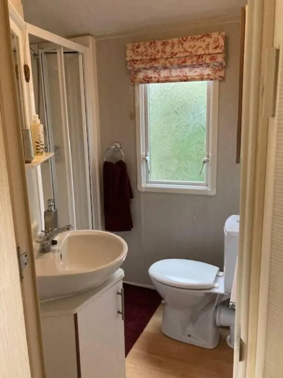 Cosy, Quiet Static Caravan, Mawgan Porth, St Eval