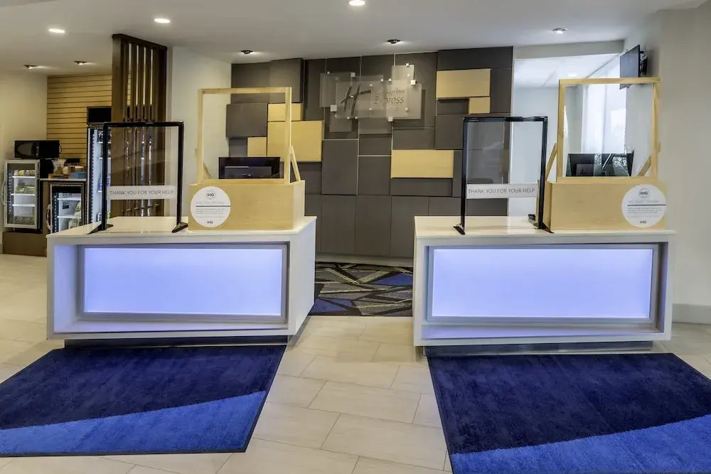 Holiday Inn Express & Suites - Milwaukee West Allis by IHG