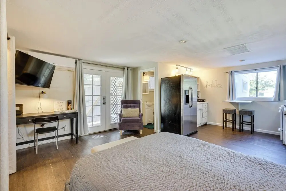 5 Mi to Dtwn: Pet-friendly Phoenix Studio w/ Yard