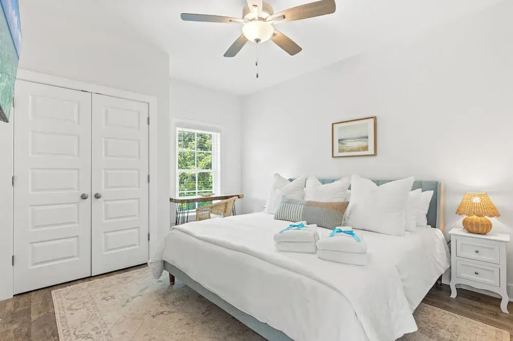 Spacious 6BR Beach Home Sleeps 15 Relax & Reconnect at Coastal Breeze