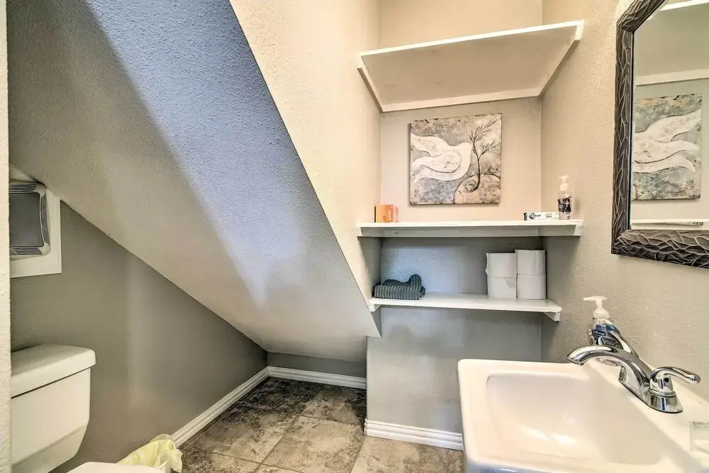 Steps to Beach: Nautical Galveston Home Near Pier!