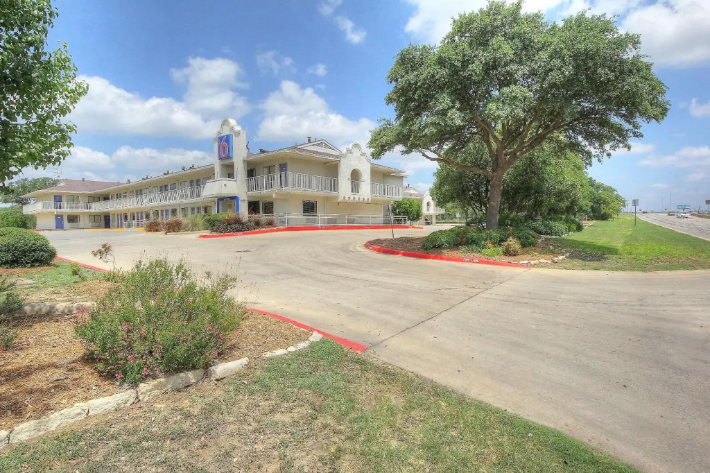 Motel 6 San Antonio, TX - Fiesta