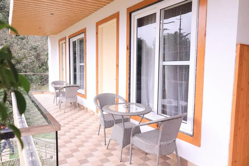 The Hoften Snowia Luxury Stay, Mukteshwar - Near Bhalugarh Waterfall