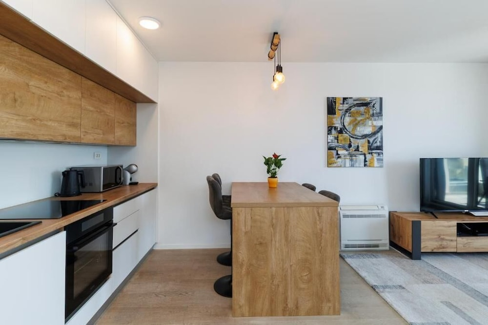365 Sunsets Apartment by Belmont Realty