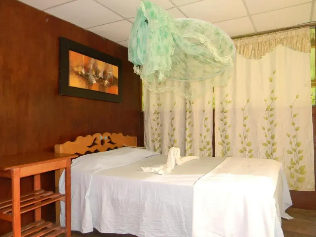 Jacamar Lodge Expeditions