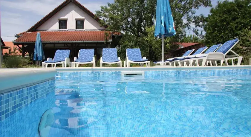Csorba vendégházak medencével