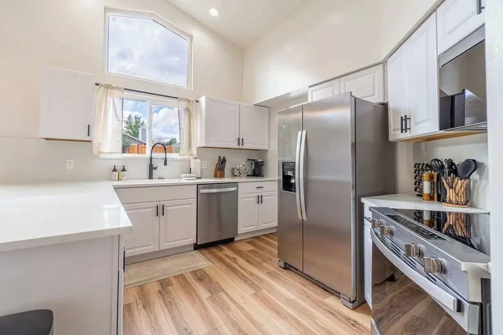 Modern Western Retreat Pet Friendly 4 Bed 2 Bath