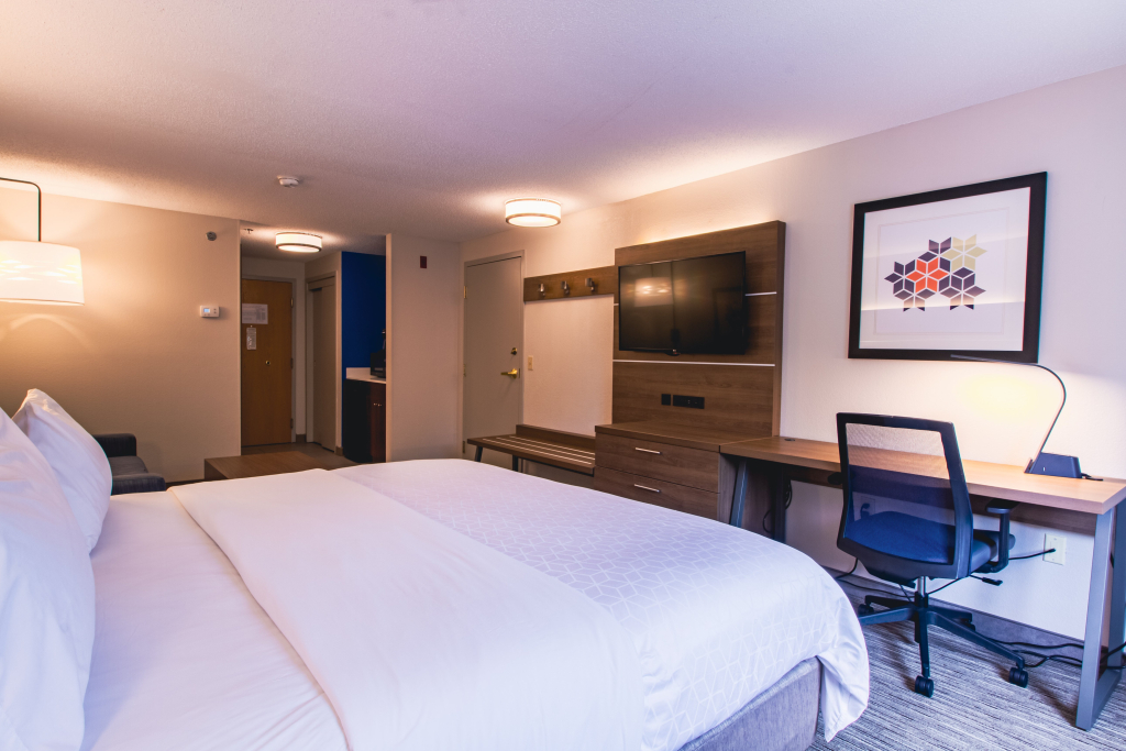 Holiday Inn Express & Suites - Lincoln East - White Mountains by IHG