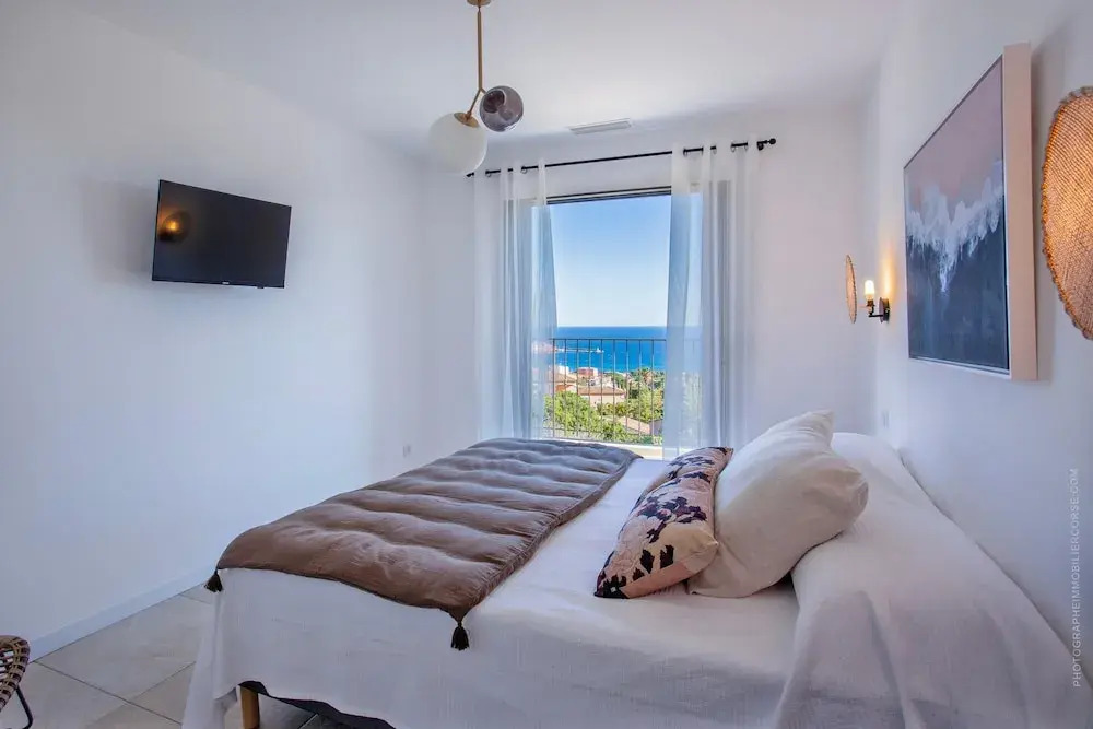 Superb Villa With Pool and sea View