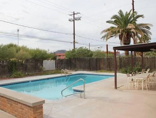 Frontier Motel
