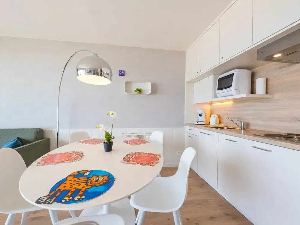 Modern studio with sea view and garage