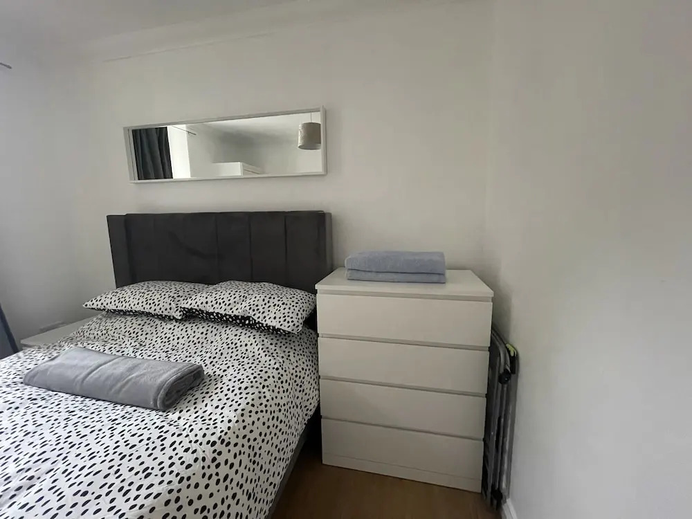 Newcourt Heights Sleeps 4 With Balcony