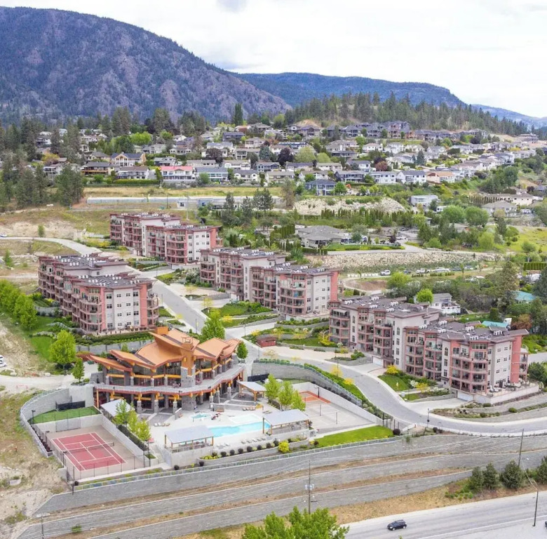 Corner Unit w Large Deck & Amazing View