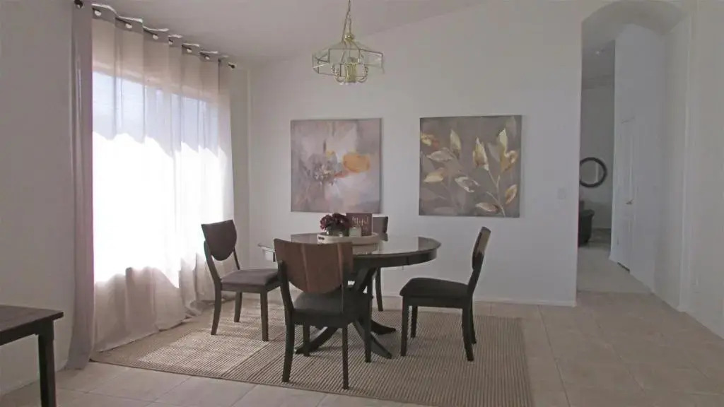 Cozy house near I-10 with pool heater, hot tub, BBQ