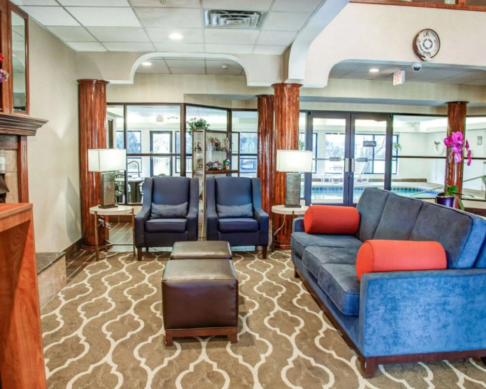 Comfort Suites Lombard - Addison