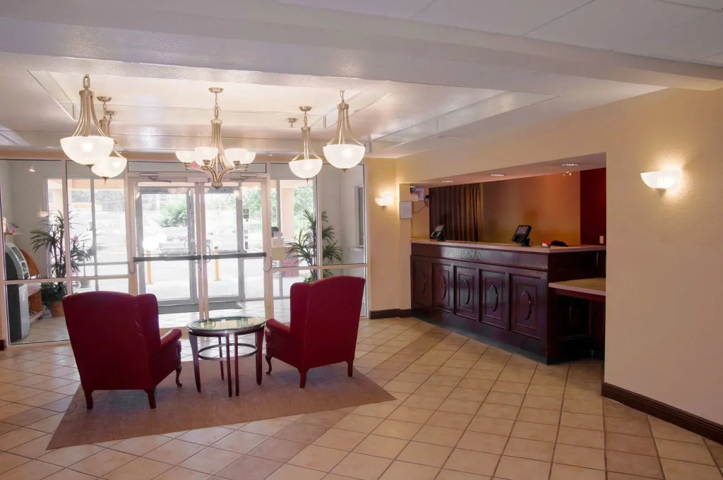 Red Roof Inn & Suites Pensacola East - Milton