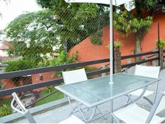 São Conrado Yellow House
