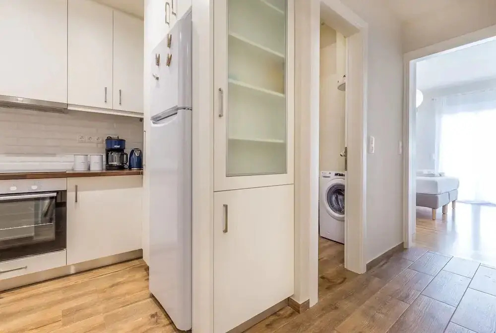 2 bedroom apartment near the Metro