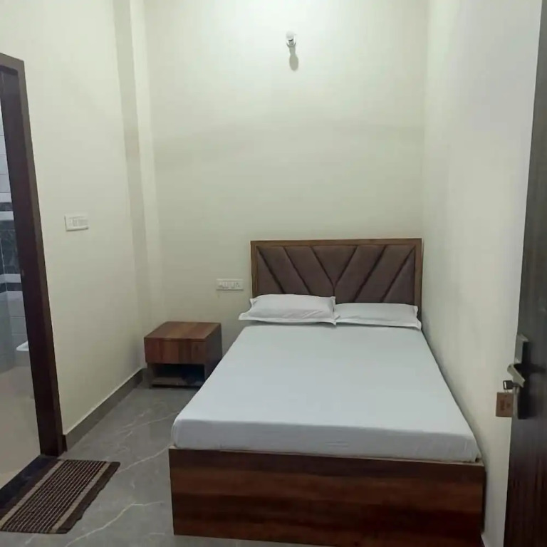 Shri Girraj Residency