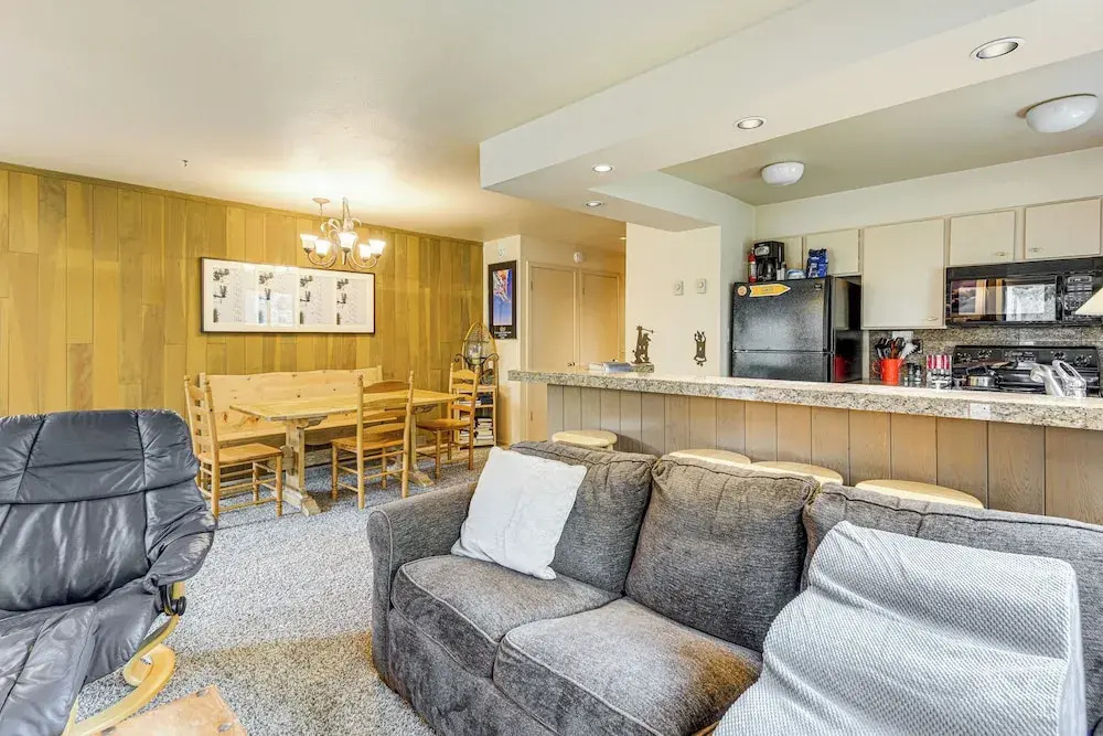 Walk to Sun Valley Village: Condo w/ Deck