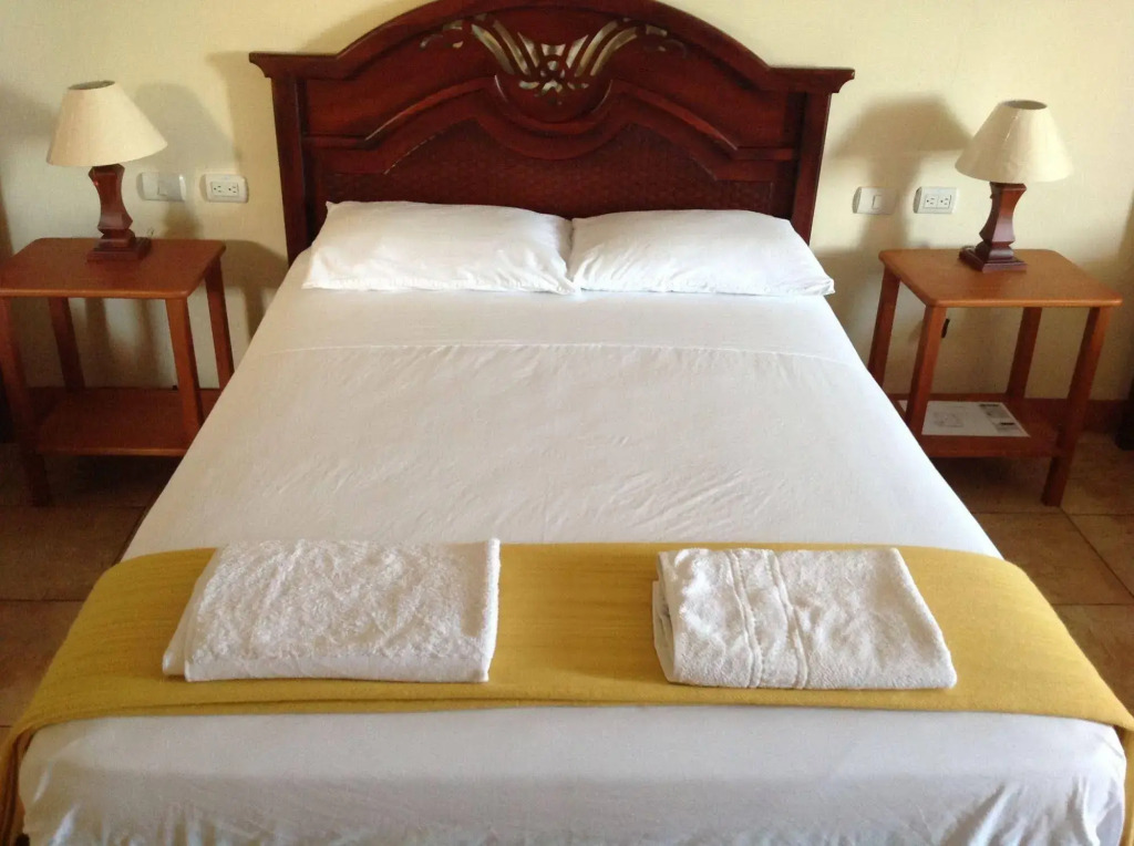 Gloria - Galápagos Inn
