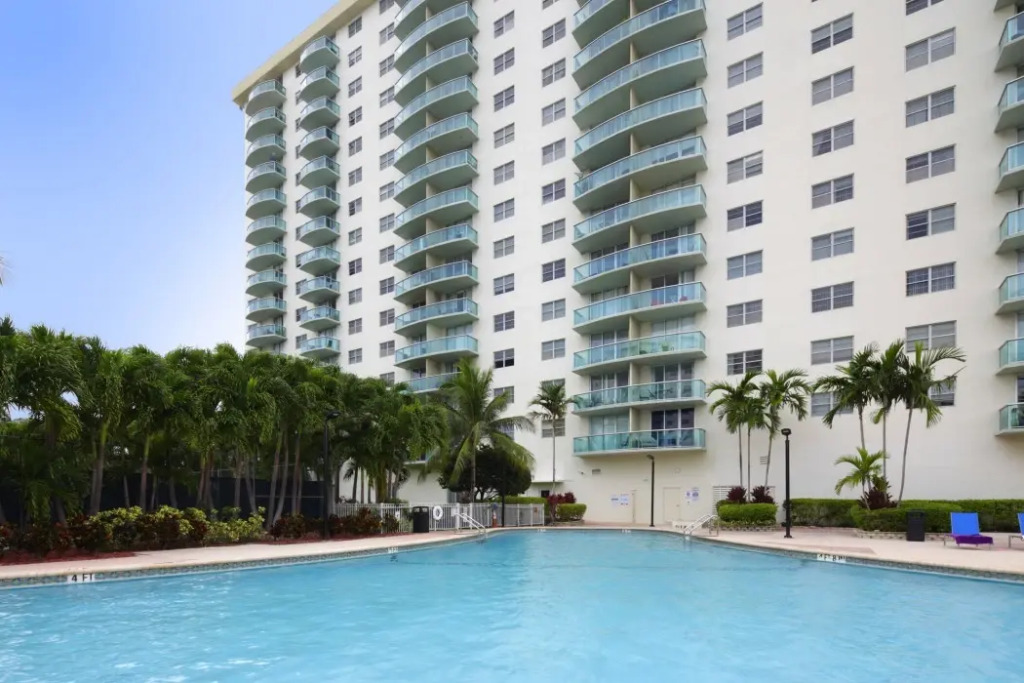 Ocean Reserve Luxury Condos Across from Sunny Isles Beach
