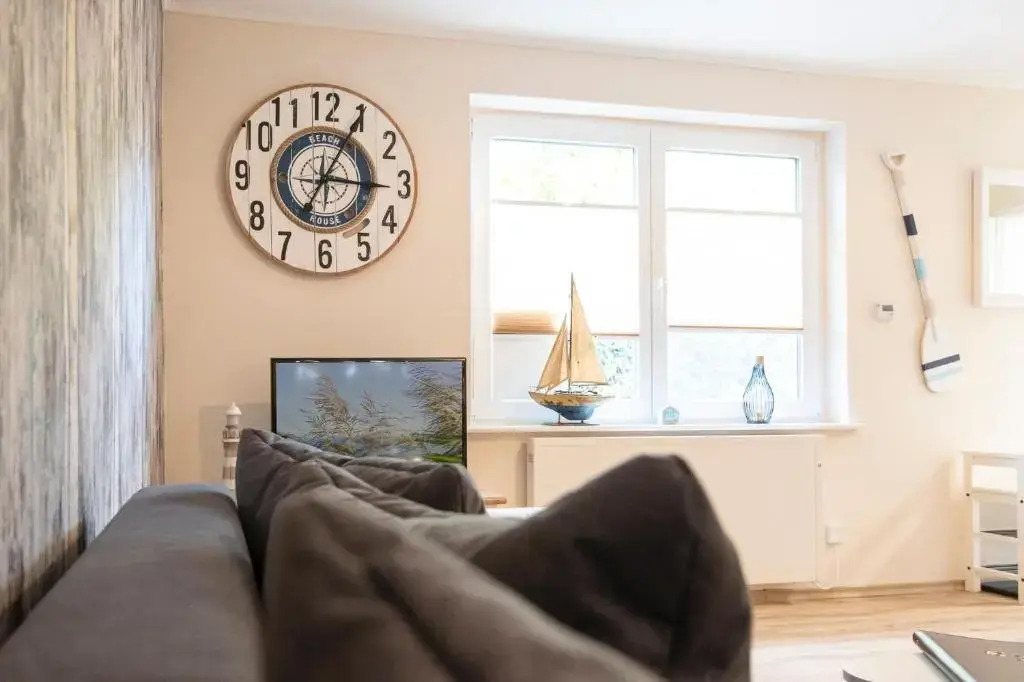Wohnung 4, Leni