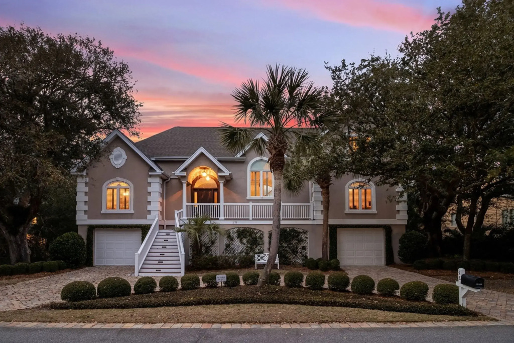 28 Beachwood West by Avantstay Close to Beach, Multiple Decks & Private Pool!