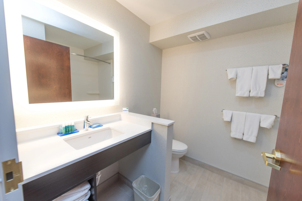 Holiday Inn Express Hotel & Suites Erie an IHG Hotel