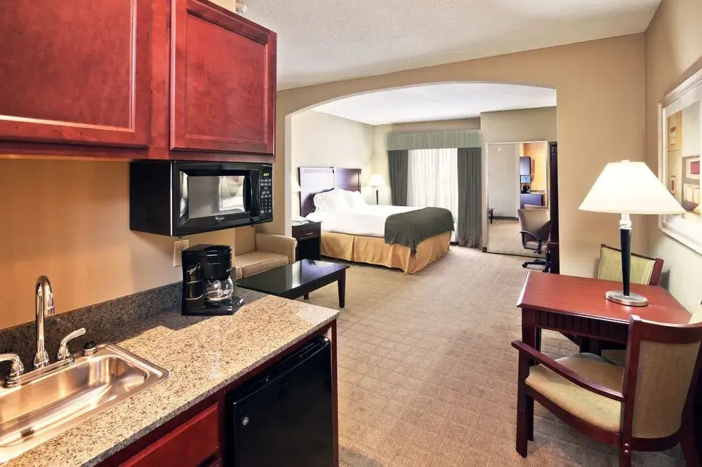 Holiday Inn Express Hotel & Suites Shawnee I-40 by IHG