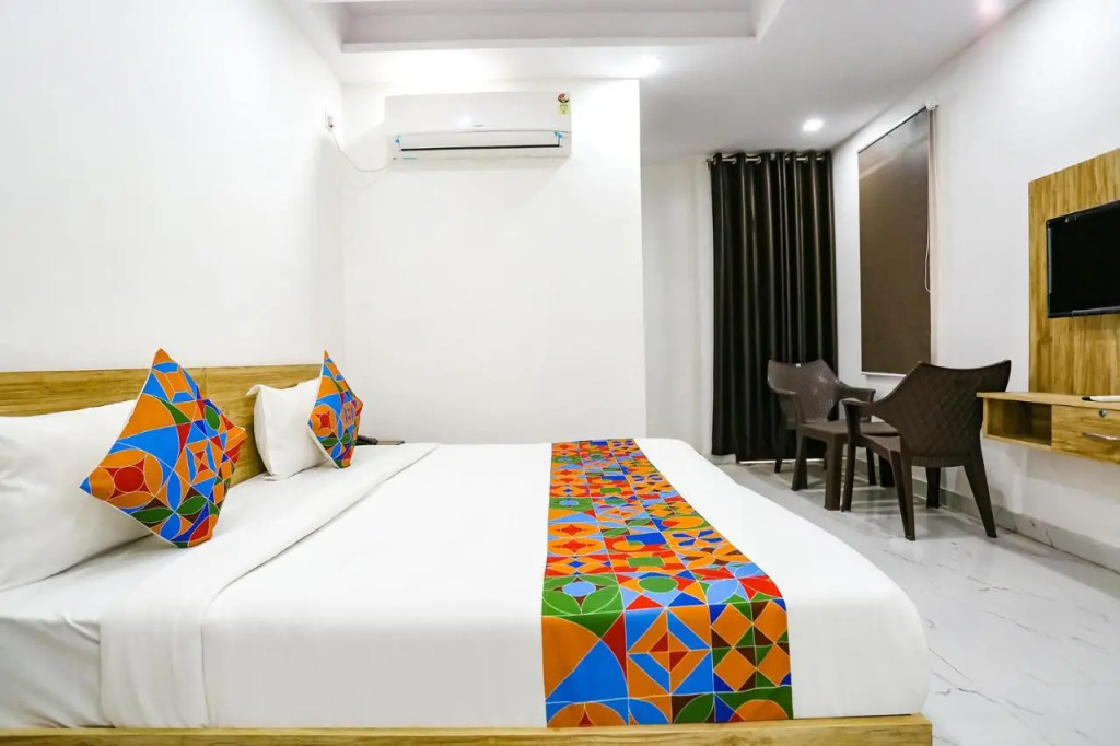 FabHotel New Silver Crown